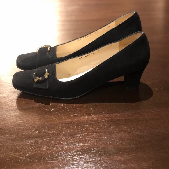 Vintage Salvatore Ferragamo 1990’s Suede Pumps - Picture 3 of 6